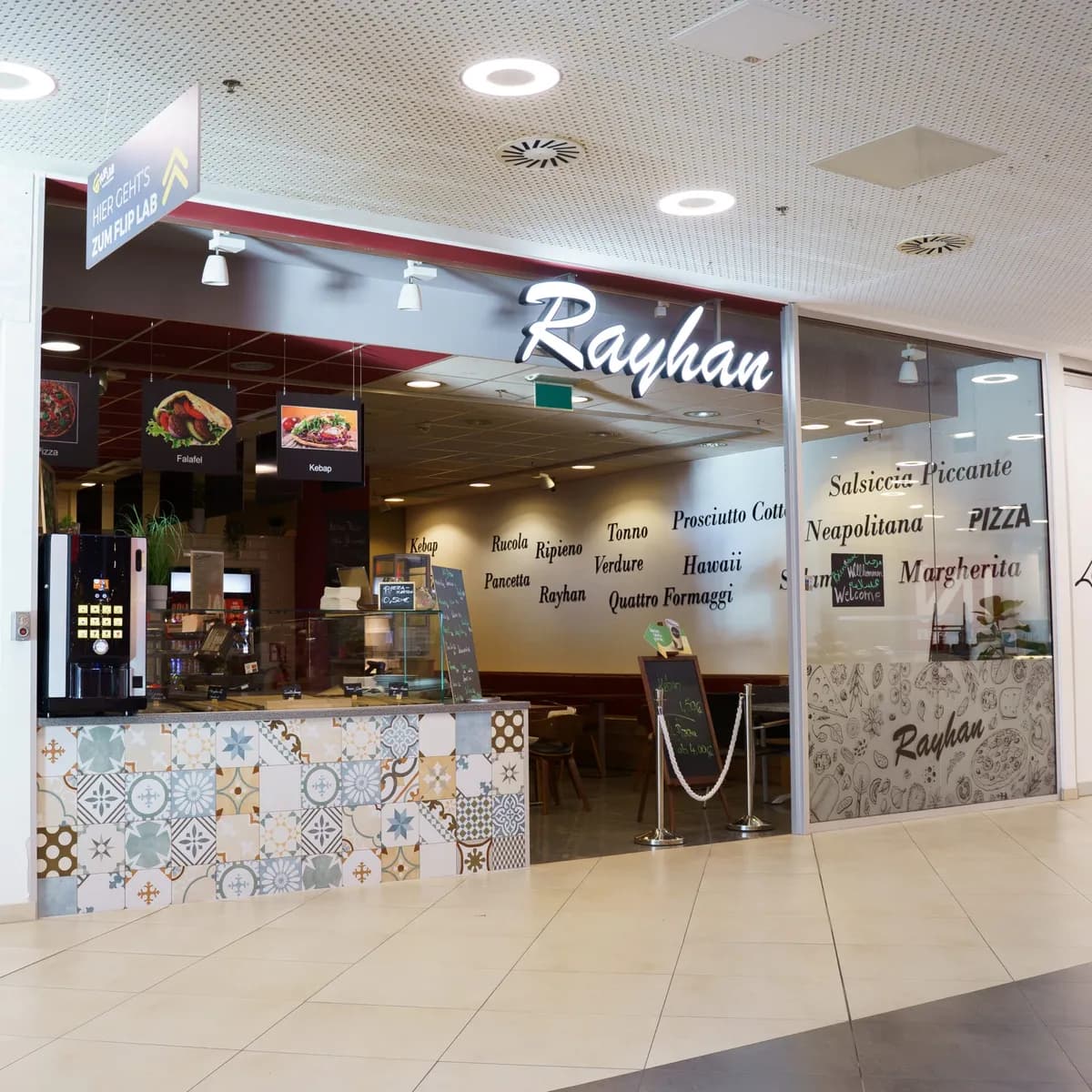 Rayhan Döner Imbiss Innenansicht - Frische Zubereitung im Center West Graz