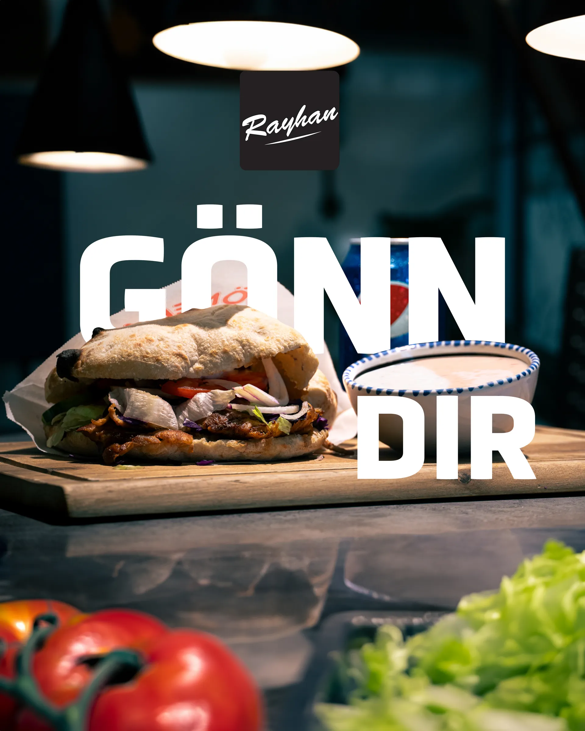 Köstlicher Döner Kebab mit frischem Gemüse und hausgemachter Sauce bei Rayhan Graz